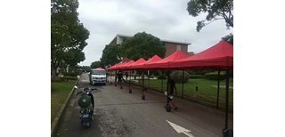 戶外擺攤遮陽(yáng)棚雨棚折疊伸縮四角傘廣告?zhèn)闼姆絺阏陉?yáng)蓬四腳傘大傘廣西/南寧