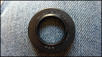 進(jìn)口油封在維修方向機(jī)更換齒輪箱油封中的關(guān)鍵作用與操作要點(diǎn)